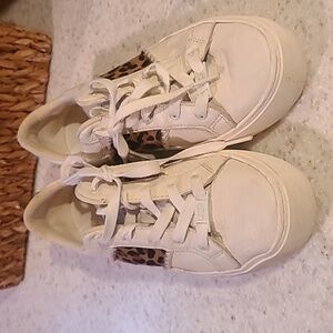 Ugg 7.5 leather shoes w animal print Dinale Cheetah